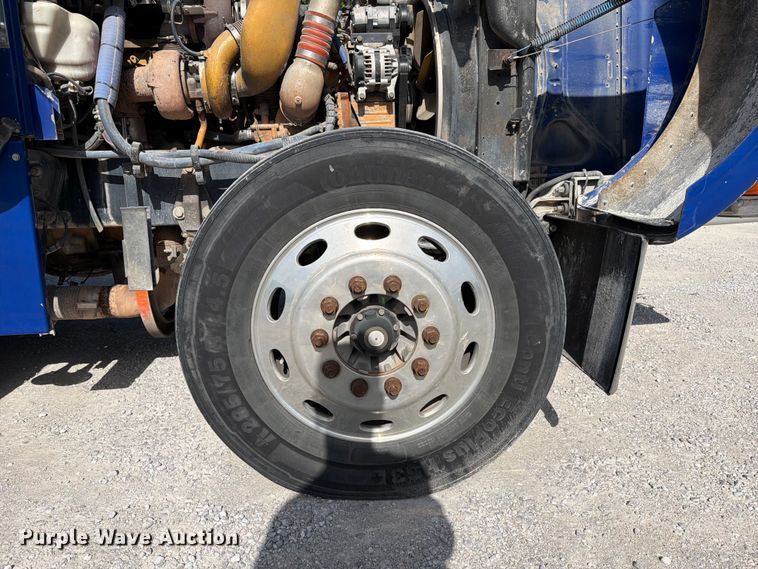 image for item FI0264 2007 Peterbilt 379 semi truck