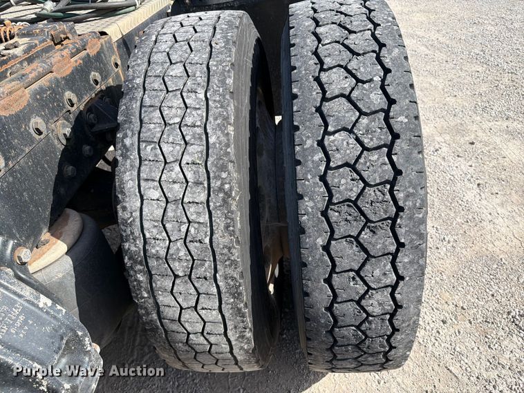image for item FI0264 2007 Peterbilt 379 semi truck