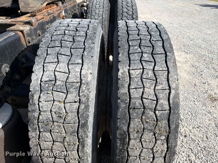 image for item FI0264 2007 Peterbilt 379 semi truck