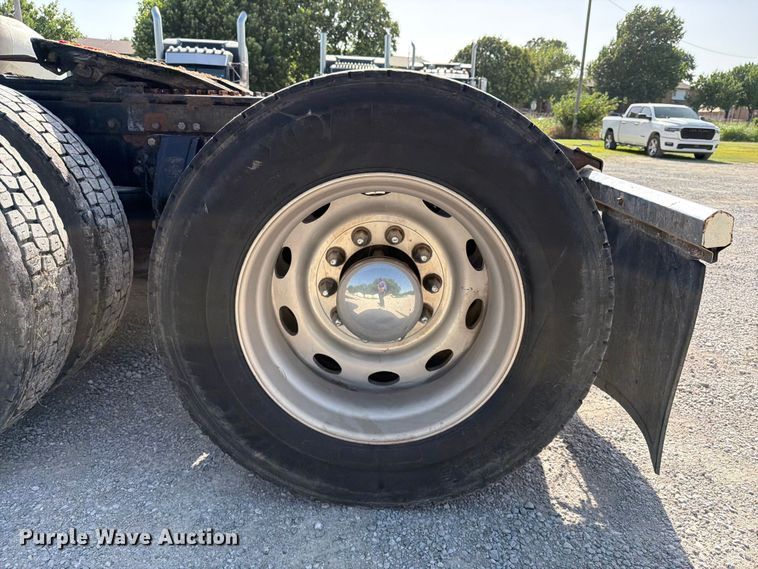 image for item FI0264 2007 Peterbilt 379 semi truck