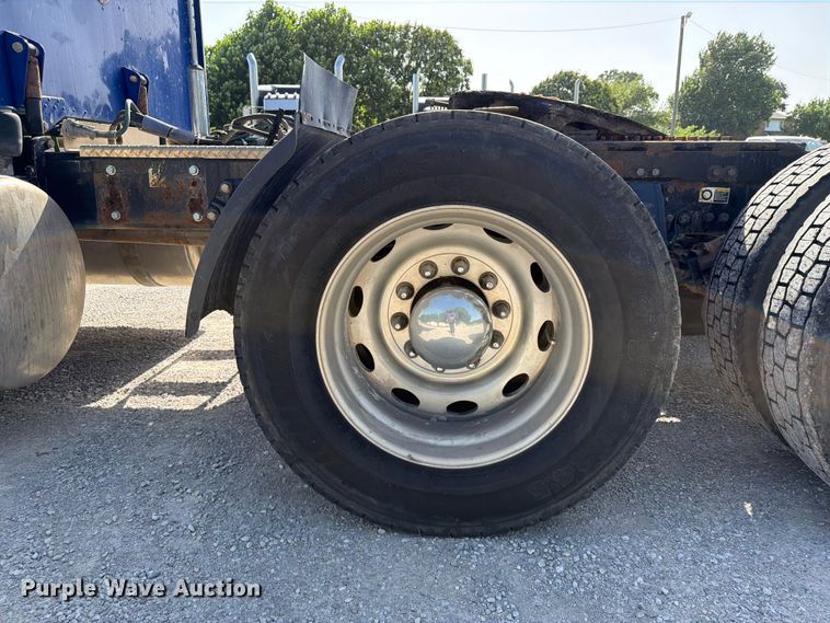 image for item FI0264 2007 Peterbilt 379 semi truck