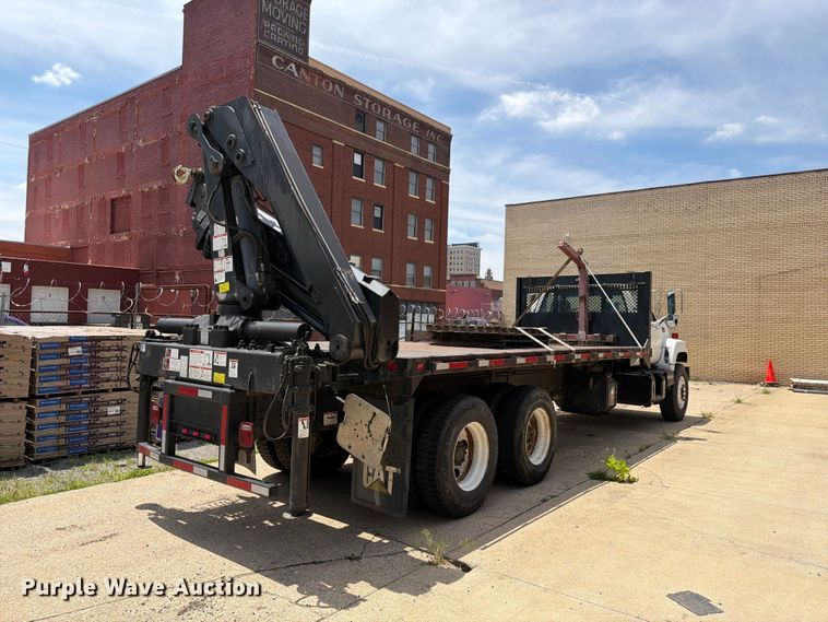 image for item FI1003 2000 GMC C8500 crane truck