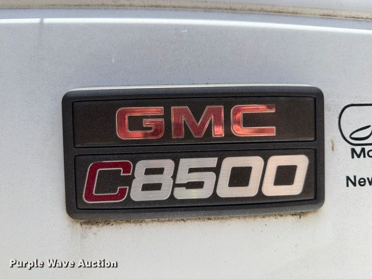 image for item FI1003 2000 GMC C8500 crane truck