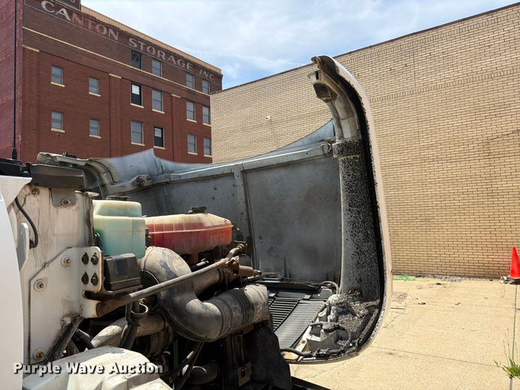 image for item FI1003 2000 GMC C8500 crane truck