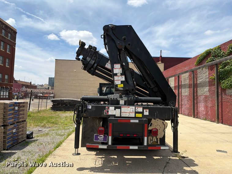 image for item FI1003 2000 GMC C8500 crane truck