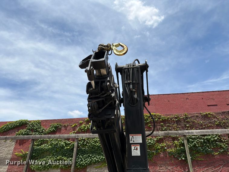 image for item FI1003 2000 GMC C8500 crane truck