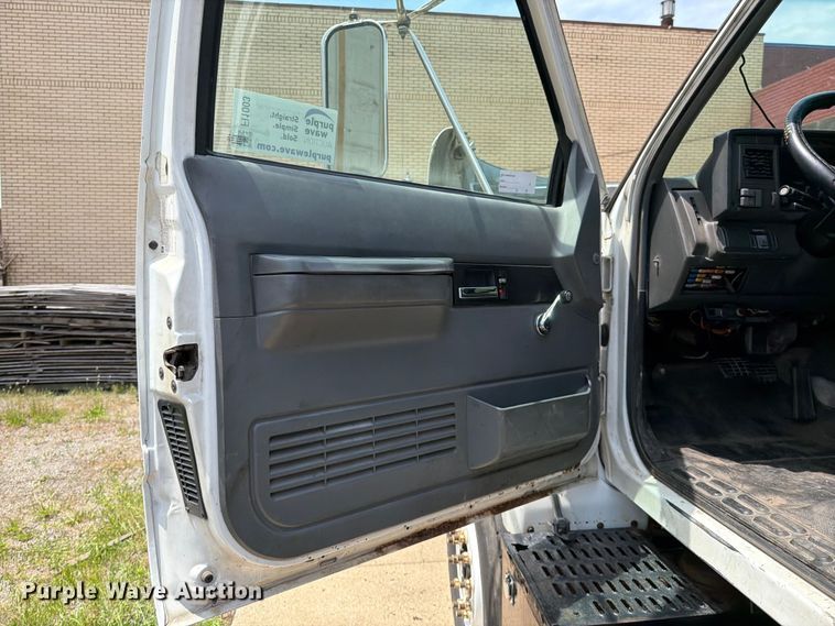 image for item FI1003 2000 GMC C8500 crane truck