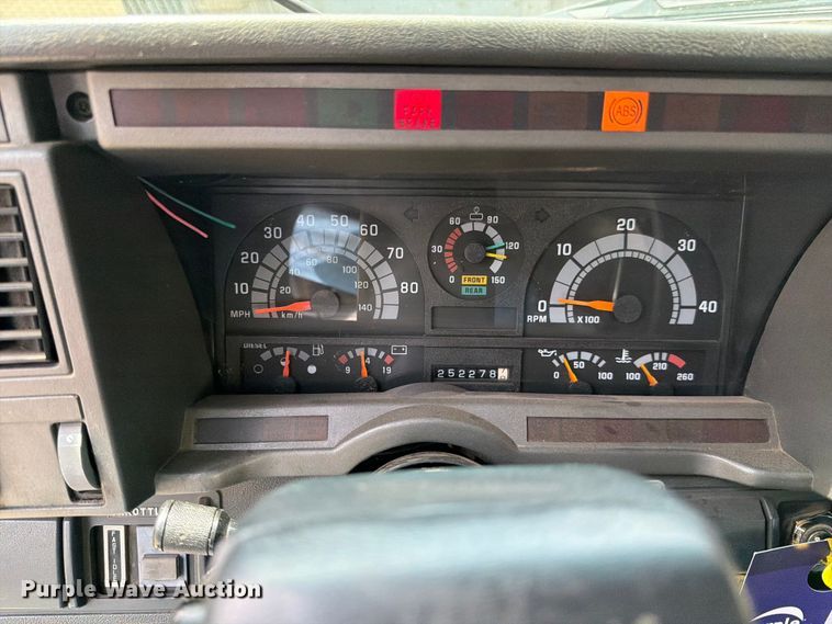 image for item FI1003 2000 GMC C8500 crane truck