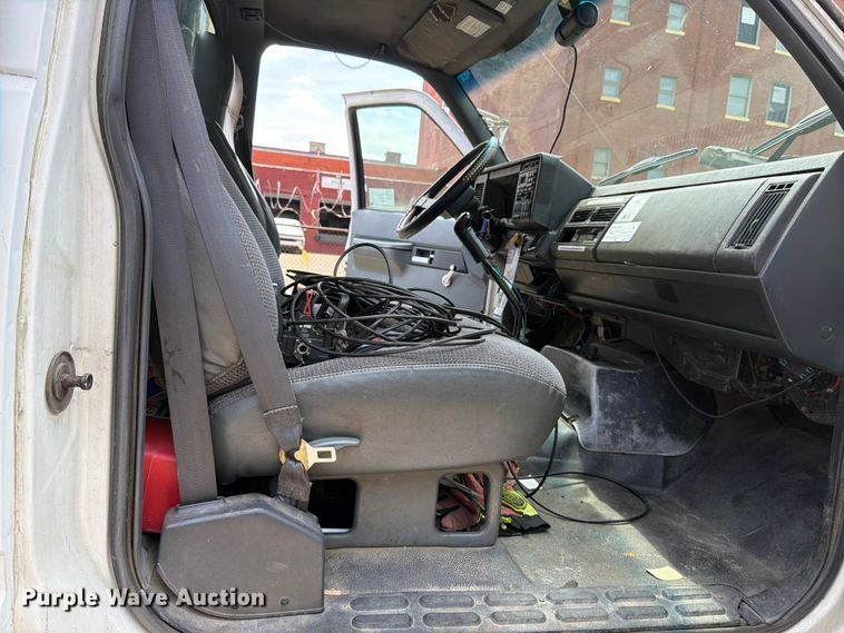 image for item FI1003 2000 GMC C8500 crane truck