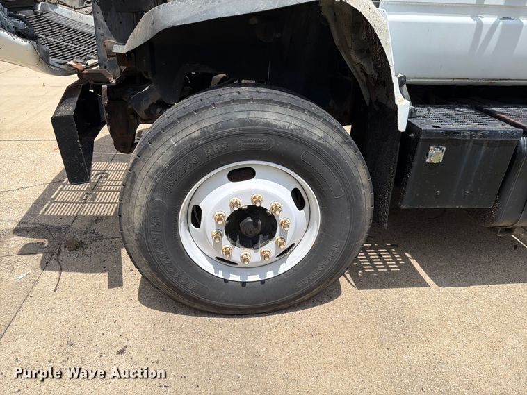 image for item FI1003 2000 GMC C8500 crane truck
