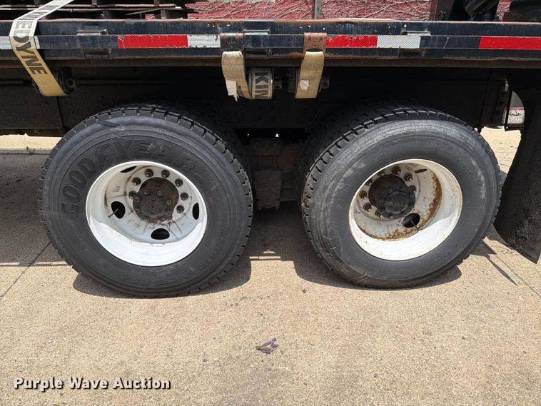 image for item FI1003 2000 GMC C8500 crane truck