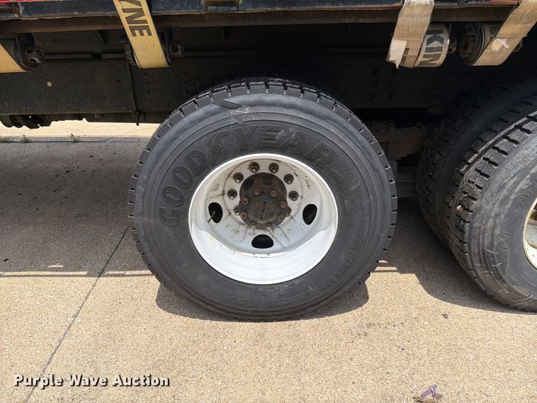 image for item FI1003 2000 GMC C8500 crane truck