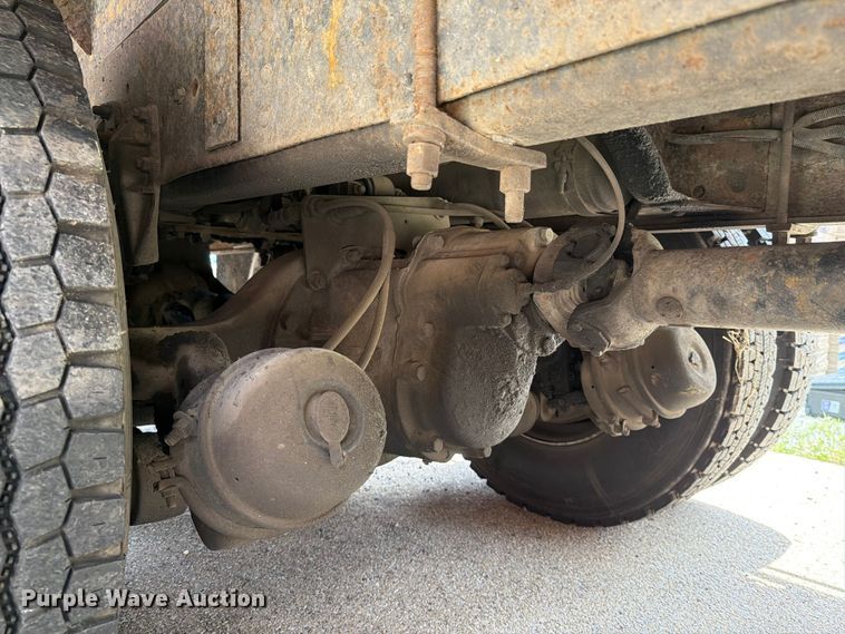 image for item FI1003 2000 GMC C8500 crane truck