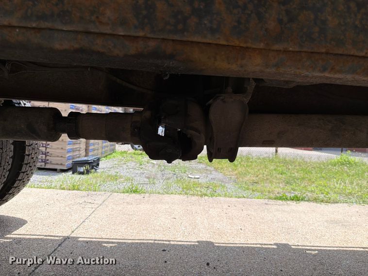image for item FI1003 2000 GMC C8500 crane truck