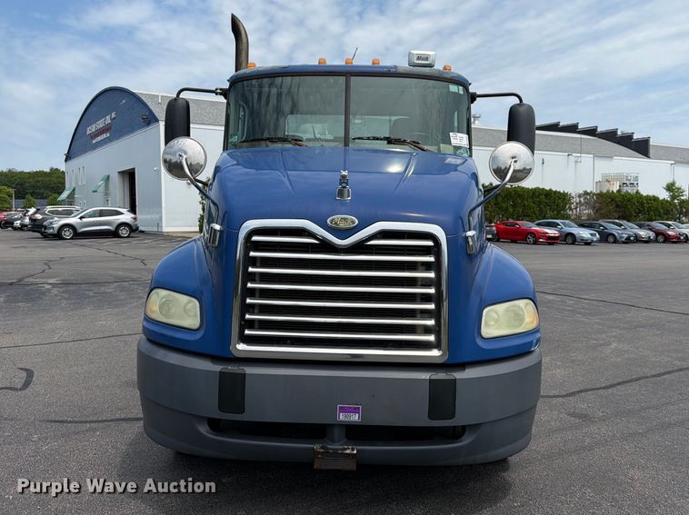 image for item FI1005 2006 Mack CNX613 semi truck