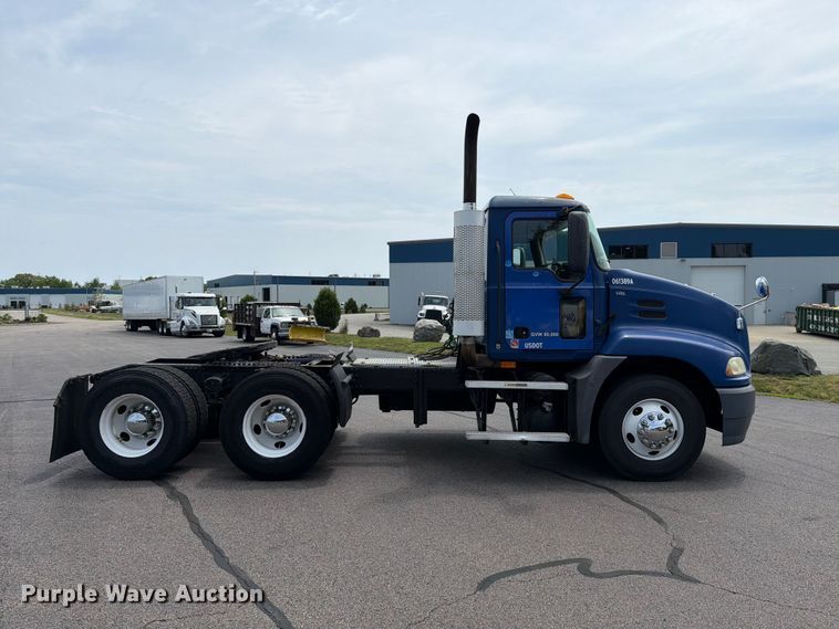image for item FI1005 2006 Mack CNX613 semi truck