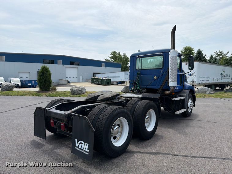 image for item FI1005 2006 Mack CNX613 semi truck