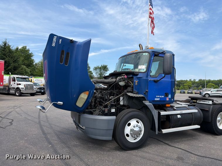image for item FI1005 2006 Mack CNX613 semi truck
