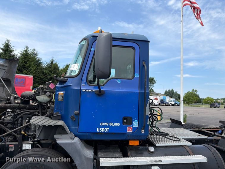 image for item FI1005 2006 Mack CNX613 semi truck