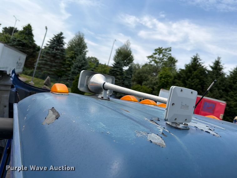 image for item FI1005 2006 Mack CNX613 semi truck