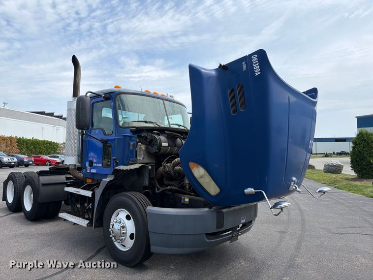 image for item FI1005 2006 Mack CNX613 semi truck