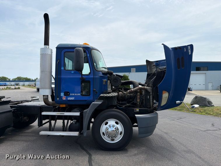image for item FI1005 2006 Mack CNX613 semi truck