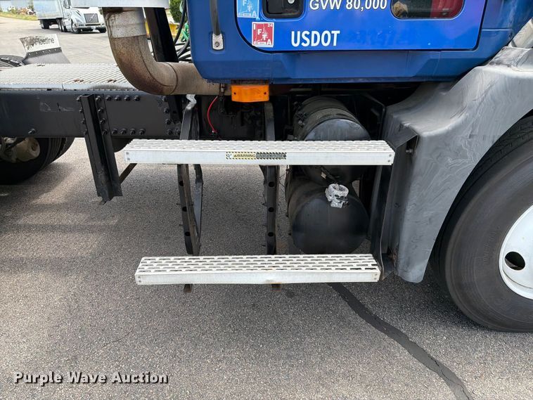 image for item FI1005 2006 Mack CNX613 semi truck