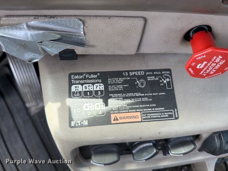image for item FI1005 2006 Mack CNX613 semi truck