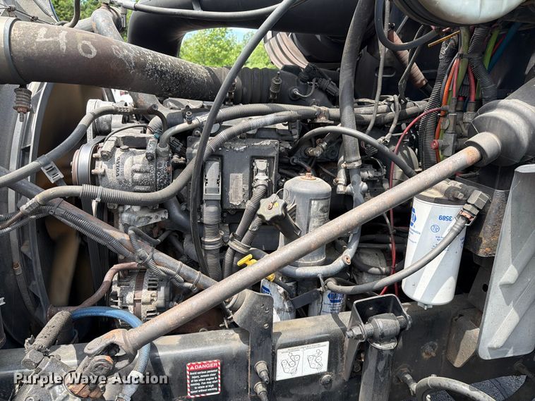 image for item FI1005 2006 Mack CNX613 semi truck