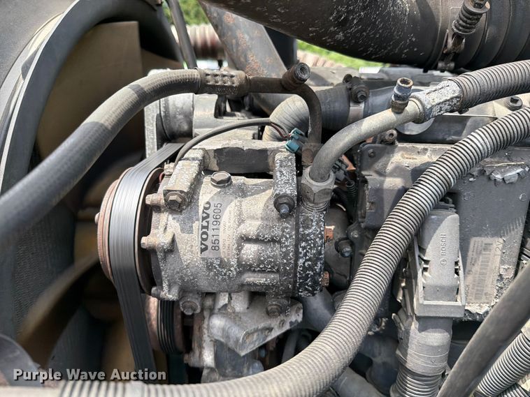 image for item FI1005 2006 Mack CNX613 semi truck