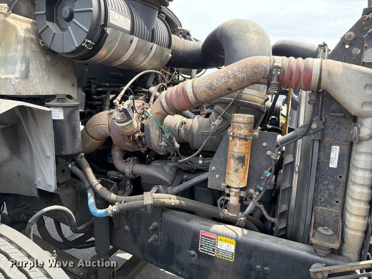 image for item FI1005 2006 Mack CNX613 semi truck