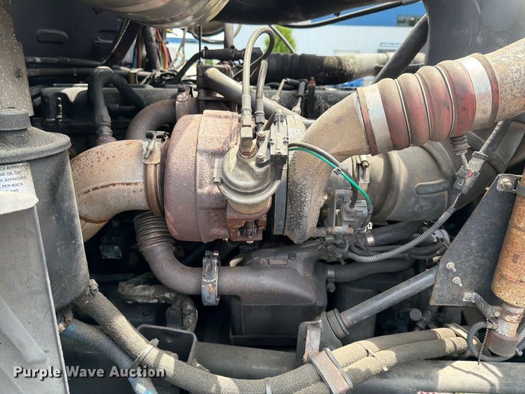 image for item FI1005 2006 Mack CNX613 semi truck