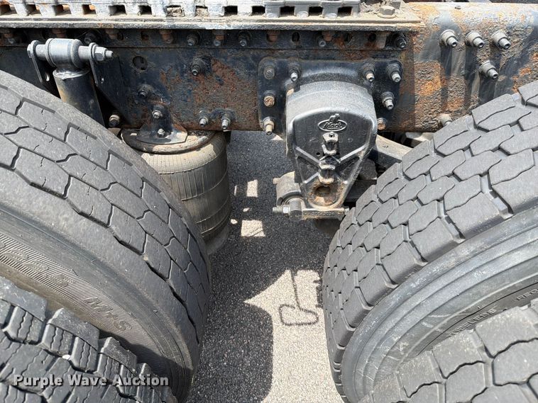 image for item FI1005 2006 Mack CNX613 semi truck