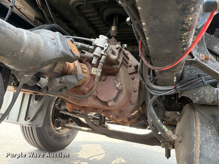 image for item FI1005 2006 Mack CNX613 semi truck