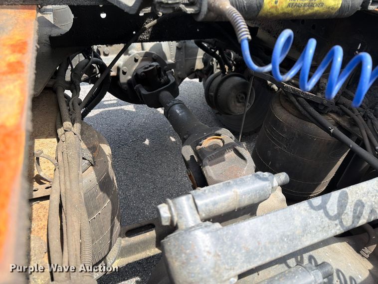 image for item FI1005 2006 Mack CNX613 semi truck