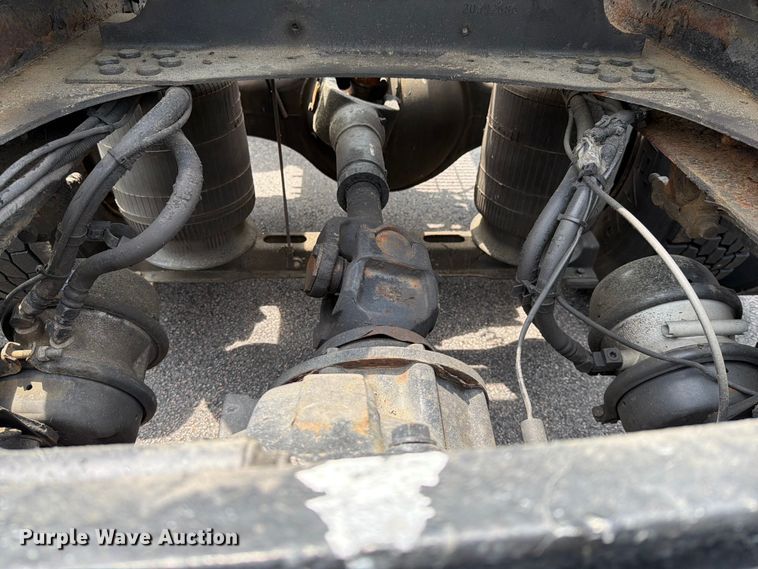 image for item FI1005 2006 Mack CNX613 semi truck