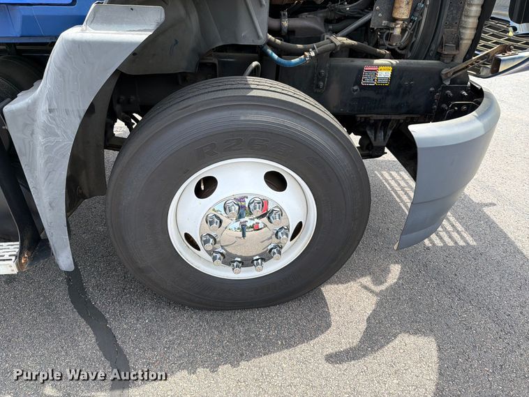 image for item FI1005 2006 Mack CNX613 semi truck