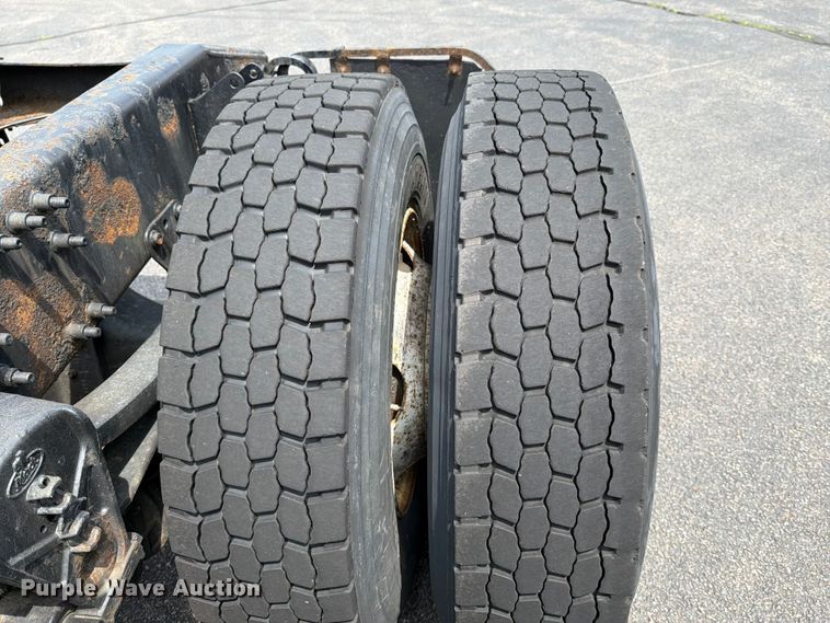image for item FI1005 2006 Mack CNX613 semi truck