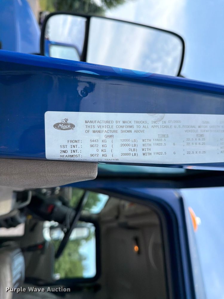 image for item FI1005 2006 Mack CNX613 semi truck