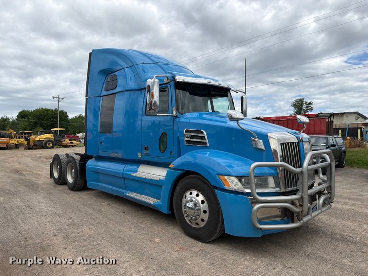 image for item FI1010 2019 Western Star 5700XE semi truck