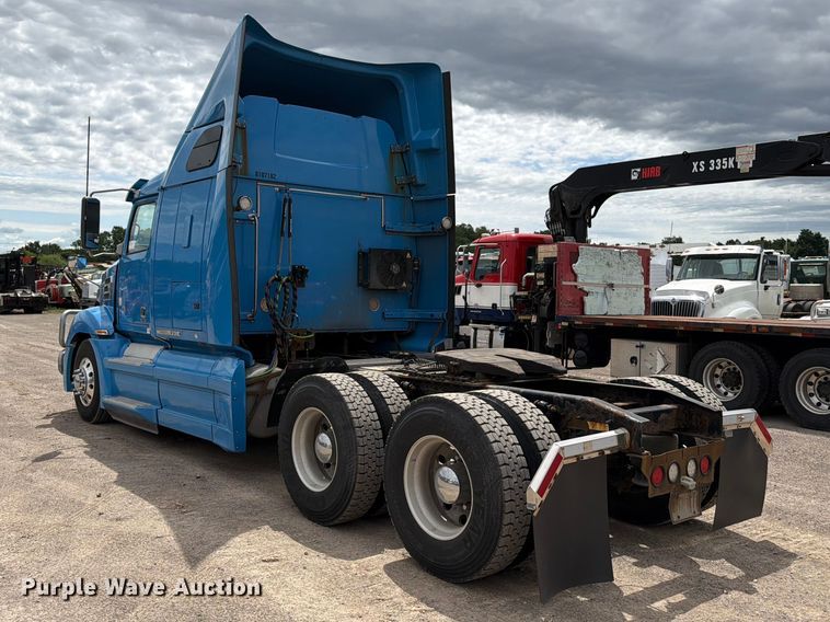 image for item FI1010 2019 Western Star 5700XE semi truck