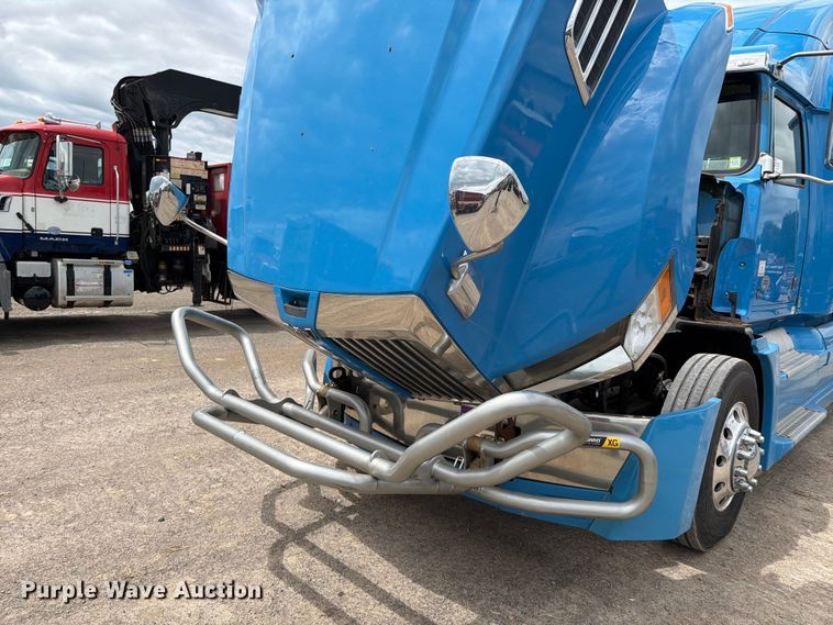 image for item FI1010 2019 Western Star 5700XE semi truck