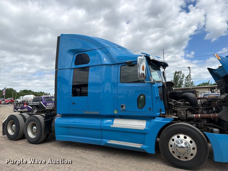 image for item FI1010 2019 Western Star 5700XE semi truck