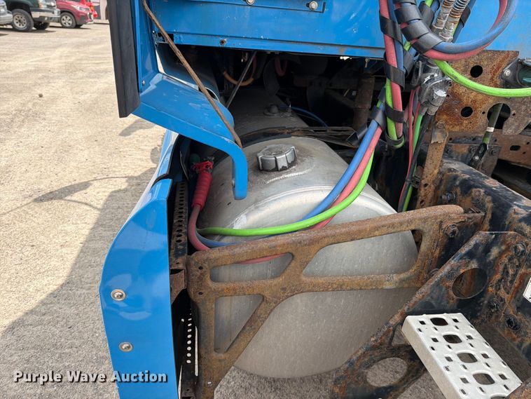 image for item FI1010 2019 Western Star 5700XE semi truck