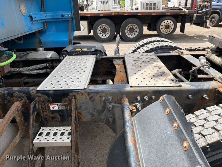image for item FI1010 2019 Western Star 5700XE semi truck