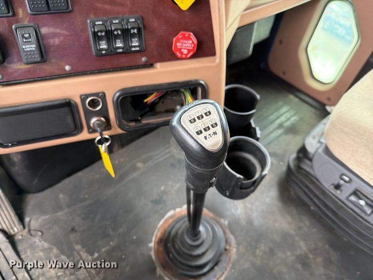 image for item FI1010 2019 Western Star 5700XE semi truck
