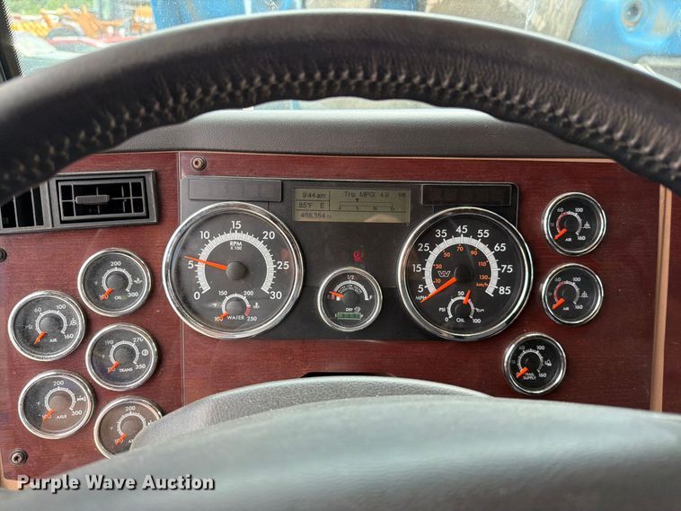 image for item FI1010 2019 Western Star 5700XE semi truck