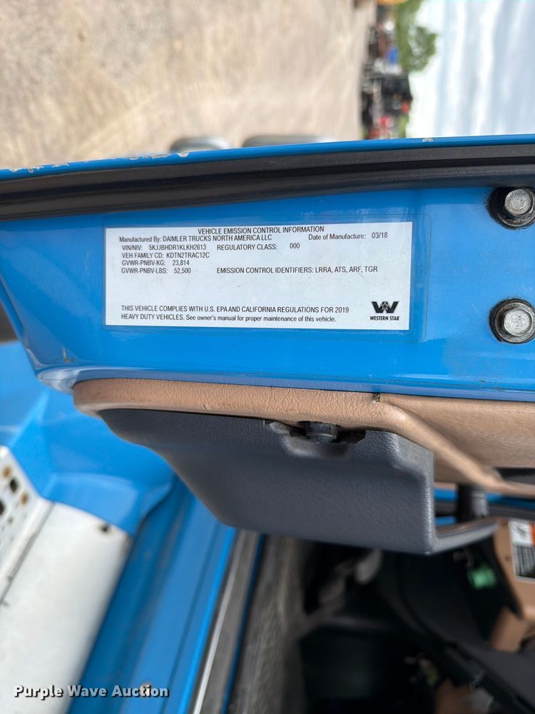 image for item FI1010 2019 Western Star 5700XE semi truck
