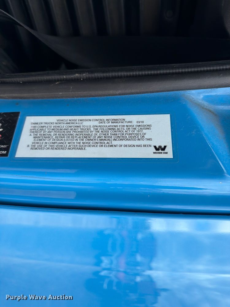 image for item FI1010 2019 Western Star 5700XE semi truck