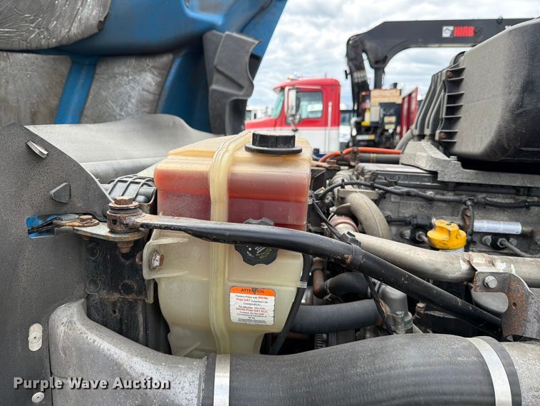 image for item FI1010 2019 Western Star 5700XE semi truck